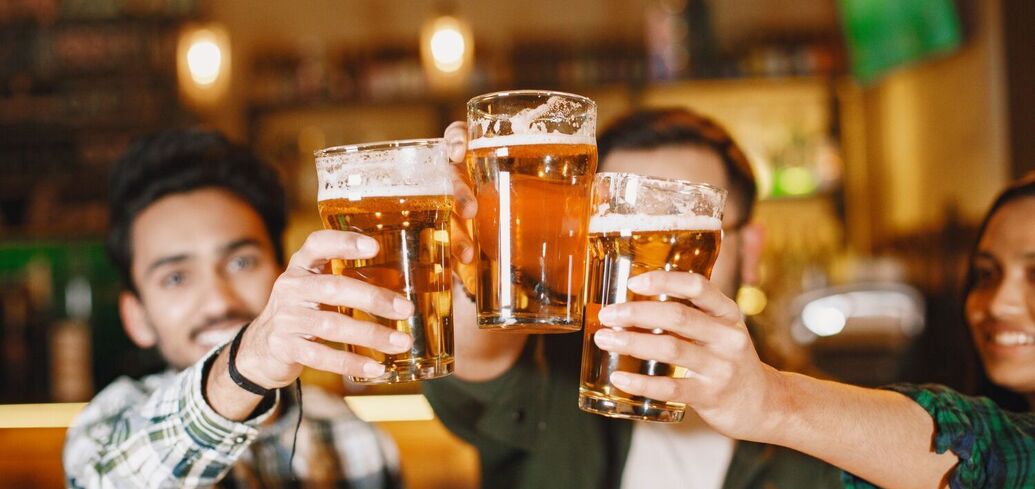 Где находится 'самый пьяный город Европы' и сколько стоит бокал пиво