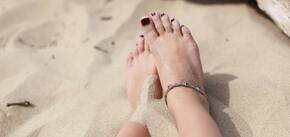 Как избавиться от неприятного запаха ног летом