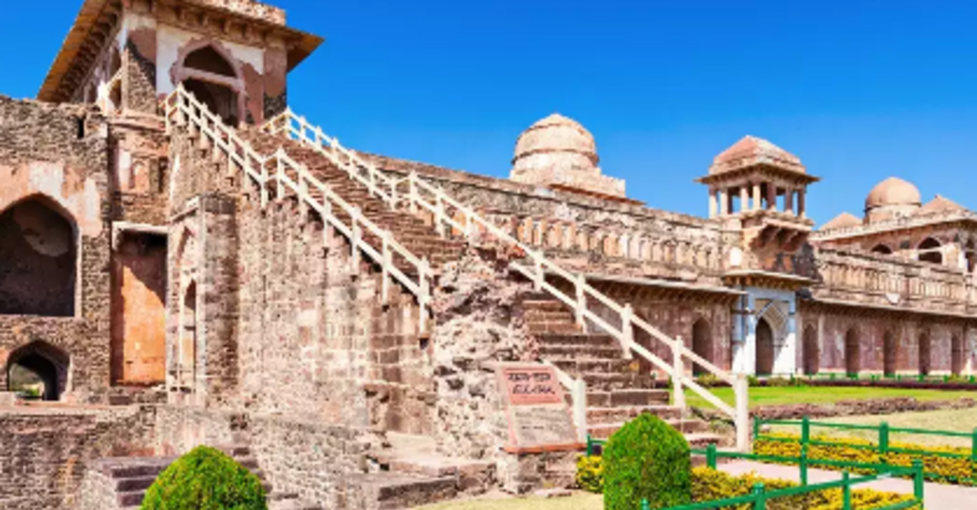 Секрети Індії: яку таємницю зберігає форт Манду і чому туди варто поїхати