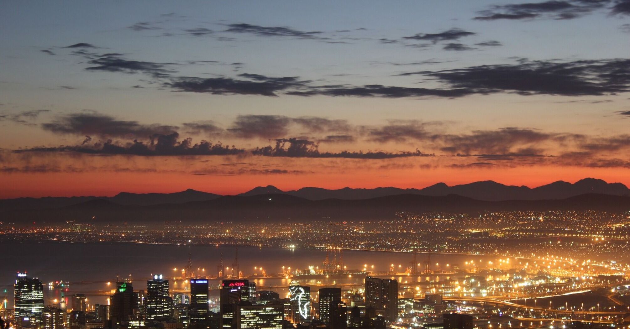 У похід найкращими туристичними місцями Кейптауна: 5 визначних пам'яток міста, які не можна проґавити