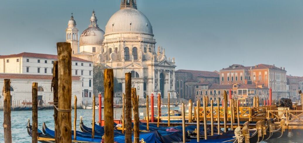 Прогулки на гондолах в Венеции: что следует знать и когда лучше это делать