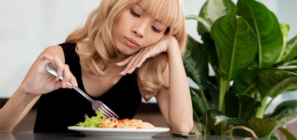 Стресс и питание: нужно ли заставлять себя есть, если не хочется